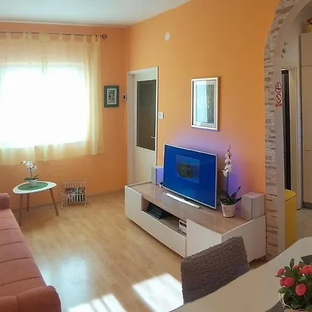 Three-bedroom Holiday In Gornje Holiday home Planjane