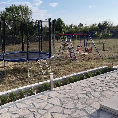 Three-bedroom Holiday In Gornje Holiday home