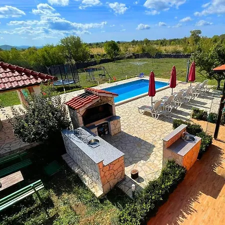 Holiday home Three-bedroom Holiday In Gornje