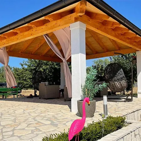 Three-bedroom Holiday In Gornje *