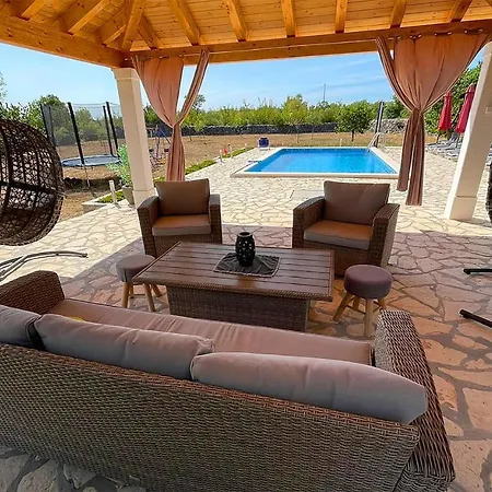 Three-bedroom Holiday In Gornje *
