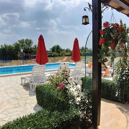 Three-bedroom Holiday In Gornje Holiday home *