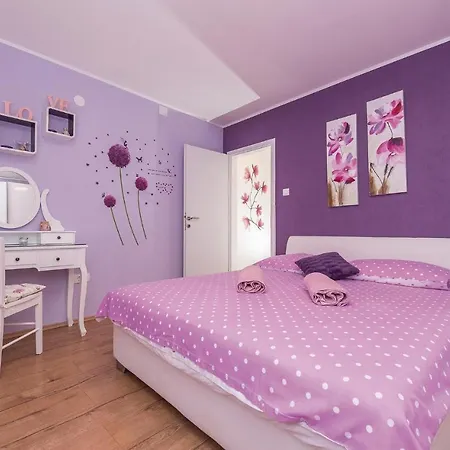 Three-bedroom Holiday In Gornje Planjane