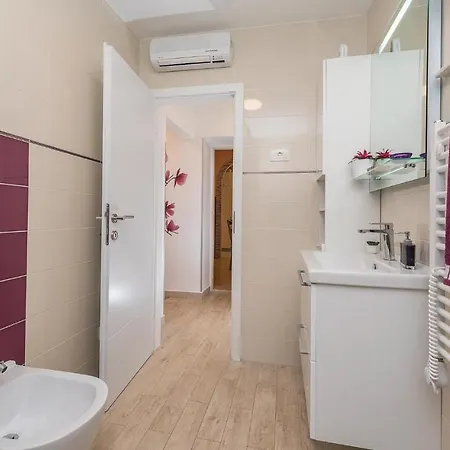Holiday home Three-bedroom Holiday In Gornje *