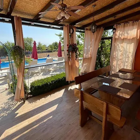 Holiday home Three-bedroom Holiday In Gornje Planjane