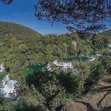 Three-bedroom Holiday In Gornje Holiday home Planjane