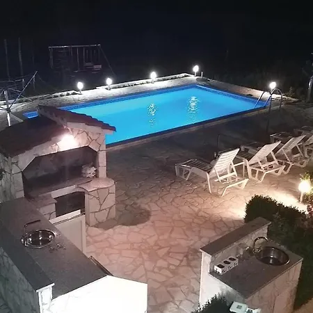Three-bedroom Holiday In Gornje Planjane