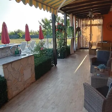 Three-bedroom Holiday In Gornje Planjane