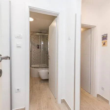 Three-bedroom Holiday In Gornje Holiday home *