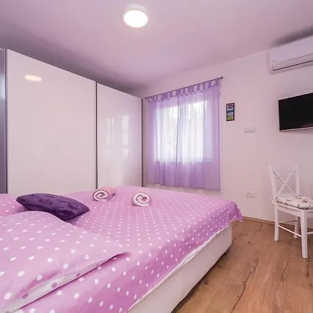 Three-bedroom Holiday In Gornje Holiday home *