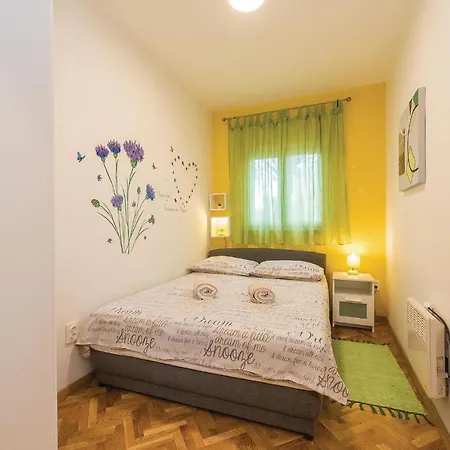 Three-bedroom Holiday In Gornje Planjane